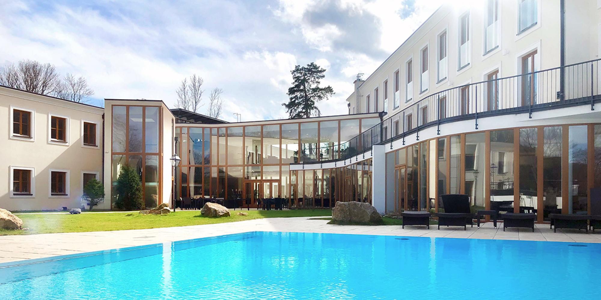 Pool im Herbst