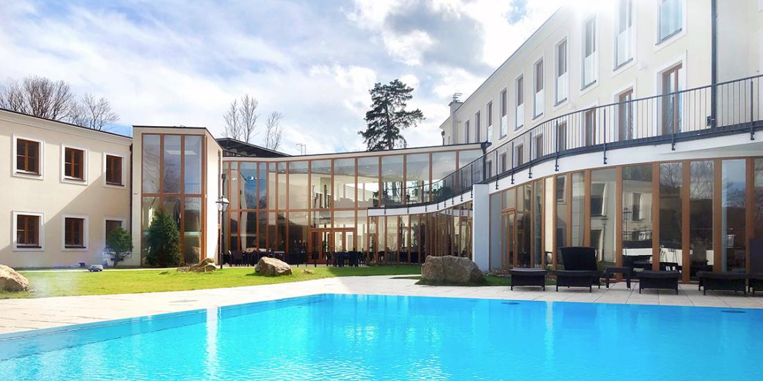 Pool im Herbst